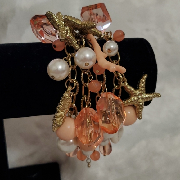 Goldtone faux pearls starfish peach acrylic shells bracelet - Picture 3 of 6